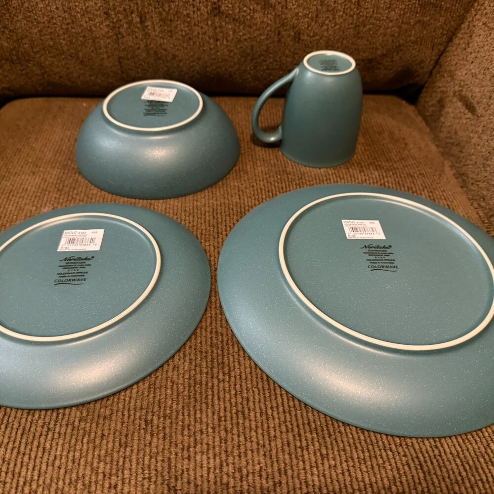 Green Colorwave Place Setting - Picture 2 of 4